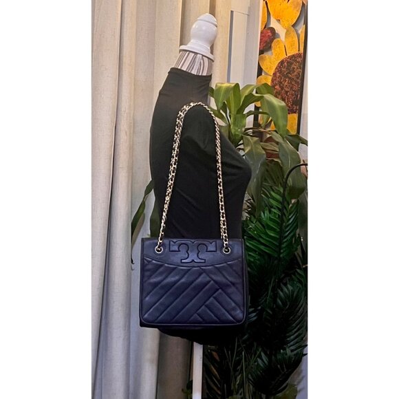 ✺ AUTHENTIC TORY BURCH NAVY BLUE QUILTED LEATHER FLEMING/ALEXA HANDBAG - Picture 10 of 11